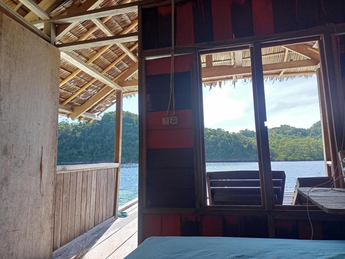 Meos Ambower Homestay Raja Ampat Fam Exterior foto