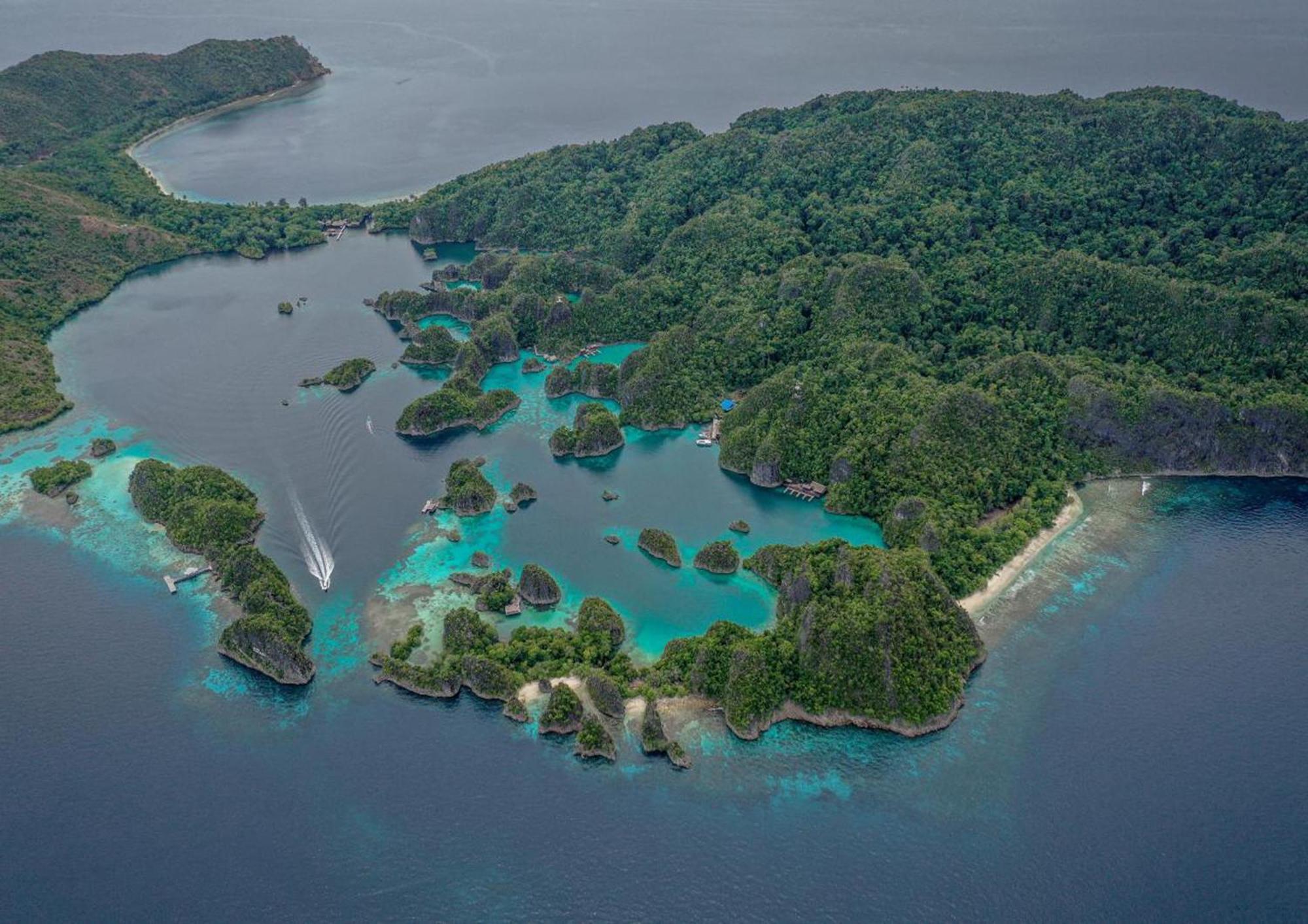 Meos Ambower Homestay Raja Ampat Fam Exterior foto